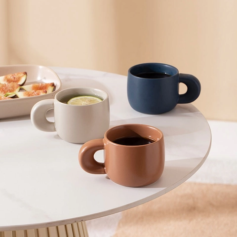 Tazza Da Caffè In Ceramica Finitura Opaca Stile Nordico Corpo Rotondo Con Manico Grosso Resistente Al Calore Minimalista Colazione Tazza Latte