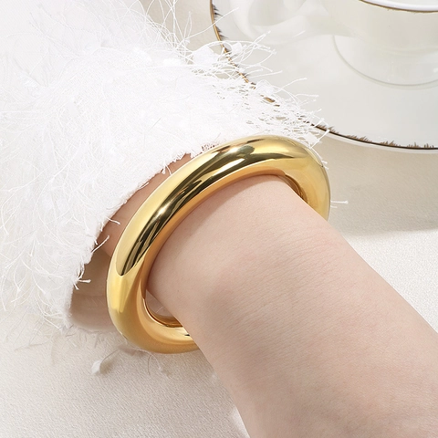 Bracciale Rigido Acciaio Inossidabile Oversize Robusto Cavo Lucidato A Specchio Placcato Oro 18K Gioielli Moda Occidentali