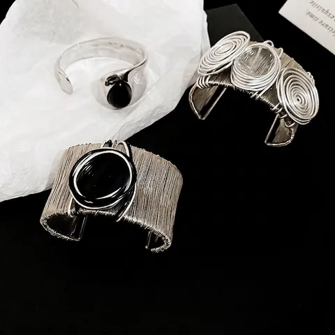 Bracciale Rigido Largo Moderno Per Donna Metallo Texturizzato Design Aperto Elegante Accessorio Di Gioielleria