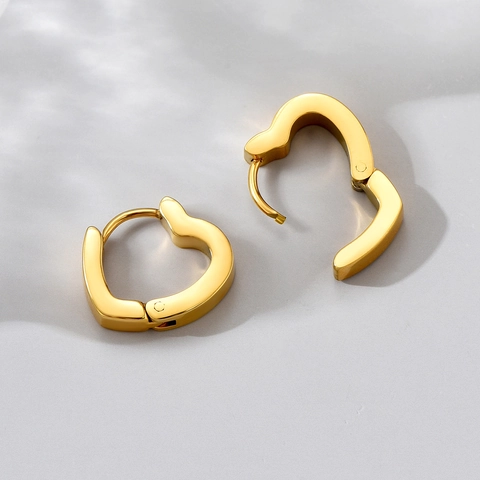 Pendientes De Aro De Corazón Chapados En Oro 18K Acero De Titanio Con Bisagra Huggie Estilo Francés