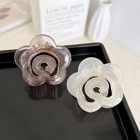 Women Elegant Heart Flower Shape Hair Claw Clips Translucent Plastic Resin Hairpins Minimalist Hair Accessories For Girls