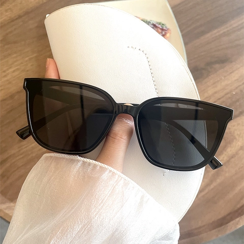 Square Sunglasses UV400 Protection Oversized PC Frame Sun Glasses Fashion Retro Eyewear For Men Women Outdoor Travel Chic