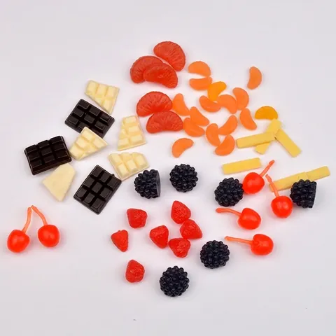 Mini Modelli Alimentari Resina PVC Fragola Cioccolato Frutta DIY Cover Telefono Decorazione Realistico Carino Casa Bambole