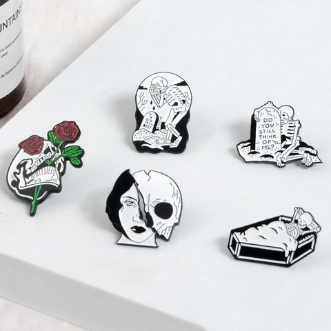 Legering Emaille Broches Spelden Schedel Geest Roos Grafsteen Gothisch Punk Reversbadges Sieraden Voor Kleding Rugzakken Unisex