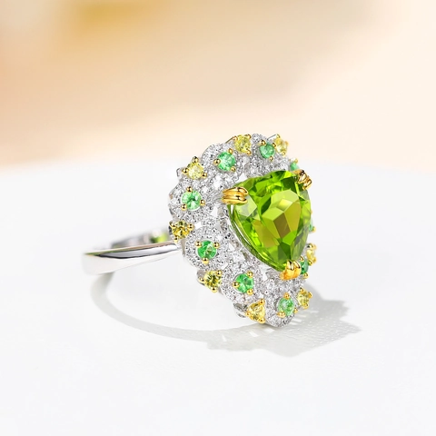 Vintage Heart Shaped Olive Green Stone Open Ring For Women Luxurious Copper Inlaid Rhinestone Adjustable Cocktail Ring Jewelry