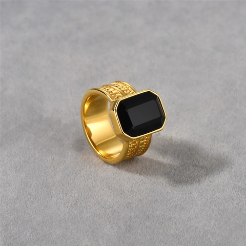 Vintage 18K Gold Plated Copper Ring For Women Minimalist Geometric Black Agate Inlaid Finger Ring Fashion Jewelry Gift