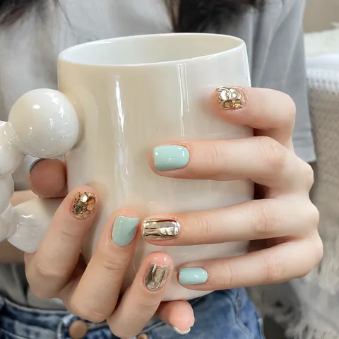 Handgefertigte Spiegeltextur Milchgrün Champagnergold Pailletten Künstliche Nägel Kurz Quadratisch Rund Künstliche Nägel Für Damen Mode Nail Art