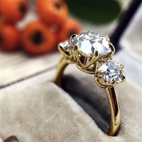 Bague Trois Pierres Cuivre Zircone Coupe Ronde Vintage Plaqué Or Élégant Bijoux Mode Pour Femmes