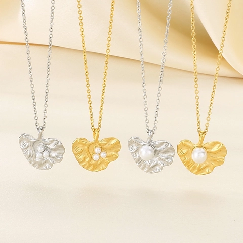 Collar Con Colgante De Acero Inoxidable Corazón De Hoja Plisada Irregular Con Perla Artificial Incrustada Joyería Elegante Para Mujer