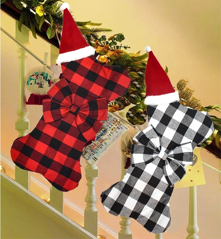 Chaussette De Noël En Forme D'Os De Chien Tissu Polyester À Carreaux Buffalo Avec Nœud Et Bonnet De Père Noël Déco