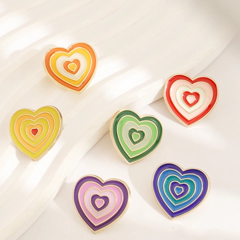 Broche de Esmalte de Corazón con Degradado de Arcoíris Creativo Aleación Forma de Corazón Insignia para Mochila Ropa Joyería Regalo
