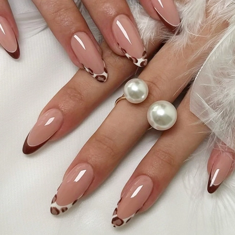 French Tip Amandel Kunstnagels Luipaardprint Nude Bruin Glanzend Kunstmatige Valse Nagels Verwijderbaar Elegant Dames