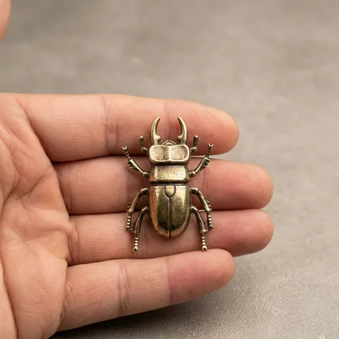 Statuette Di Scarabeo Vintage Metallo Ottone Lega Insetto Cervo Volante Miniatura Ornamenti Da Scrivania Arredamento Casa Retrò