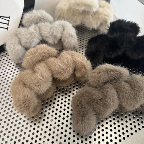 Plush Faux Fur Hair Claw Clip Large Retro Winter Elegant Furry Headwear For Women Girls