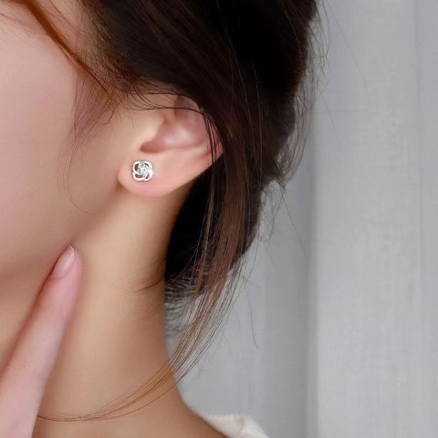 Four Leaf Clover Stud Earrings For Women Copper With Cubic Zirconia Sparkling Rotating Knot Flower Jewelry Simple Luxury
