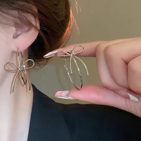 Schmetterling Schleife Creolen Eisen Mit Silberner Ohrnadel Minimalistisch Mode Schmuck Für Damen