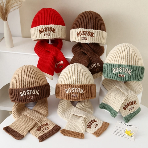 Cappello E Sciarpa In Maglia Per Bambini Inverno Caldo Morbido Ricamo Boston Blocchi Di Colore Per Bambini