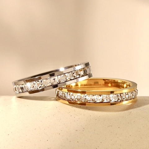 Bague D'éternité Minimaliste Acier Inoxydable Plaqué Or Zircons Carrés Incrustés Bijoux De Luxe Étincelants Pour Femmes