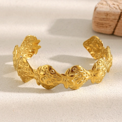 Bracelet Jonc Fraise Gaufré Forme Fruit Acier Inoxydable Plaqué Or 18K Ajustable Pour Femmes Minimaliste INS Chic