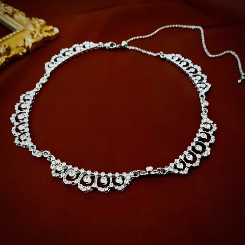 Geometric Lace Pattern Necklace Alloy Rhinestone Choker For Women Elegant Vintage Banquet Jewelry Accessory Silver Color