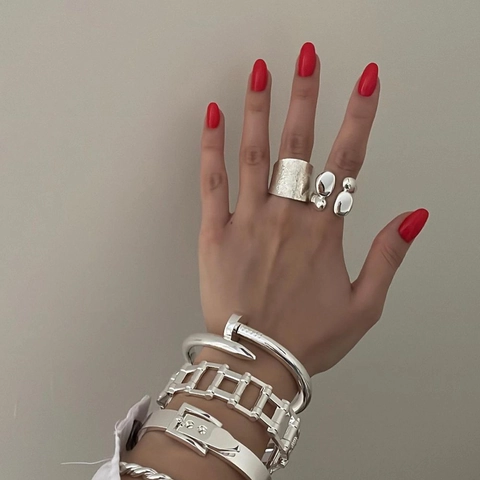 Minimalistischer Irregulärer Glänzender Ring Wasserdicht Hypoallergen Edelstahl Organisches Flüssiges Metalldesign Modeschmuck