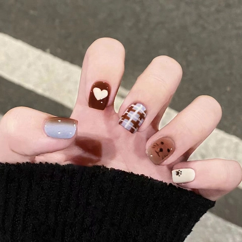 Short Square Press On Nails Cute Cartoon Bear Plaid Pattern Heart Design Sweet Artificial False Nails Brown Beige Blue Gradient For Women
