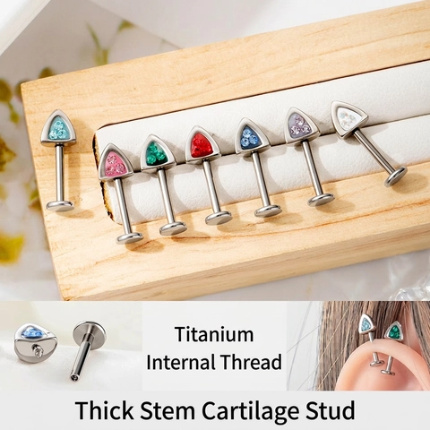 Titanium Legering Zirkoon Driehoek Interne Draad Kraakbeen Piercing Stud Labret Oorsieraden Mode Vrouwen Mannen Kleurrijke Accessoire