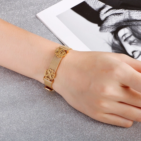 Pulsera De Malla Para Mujer De Acero De Titanio Ajustable Trébol De Cuatro Hojas Rosa Dije Diamante De Imitación Joyería
