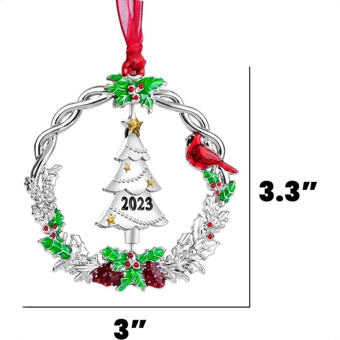 Roterende Metalen Kerstkrans Ornament Met Rode Kardinaal Vogel Emaille Hulst Bessen Feestelijke Boom Decoratie Zinklegering
