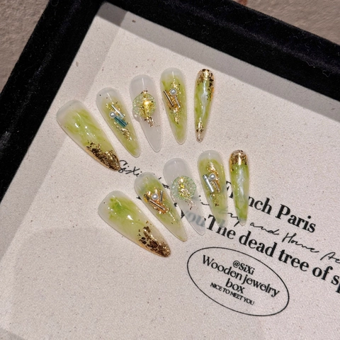 Unghie Finte a Pressione Verde Fresco Fatte a Mano Lungo Stiletto Farfalla Rosa Strass Perla Artificiale Unghie per Donna