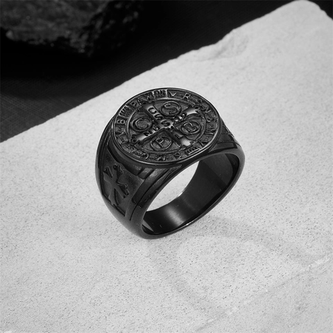 Anello con Croce Medaglia di San Benedetto per Uomo Acciaio Inossidabile Retro Punk Gioielli Religiosi Anello a Rilievo Nero Oro
