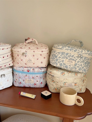 Quilted Cotton Floral Makeup Bag Large Capacity Portable Cosmetic Toiletry Organizer With Handle Dual Zipper Floral Pattern For Women