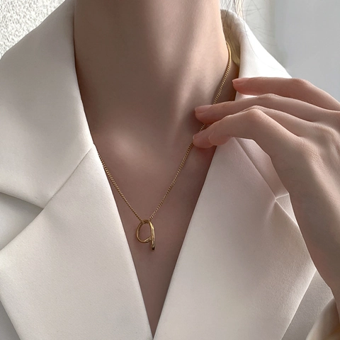 Collana con Pendente Geometrico Irregolare in Acciaio al Titanio Minimalista per Donna Catena a Clavicola in Acciaio Inossidabile Placcata Oro 14K
