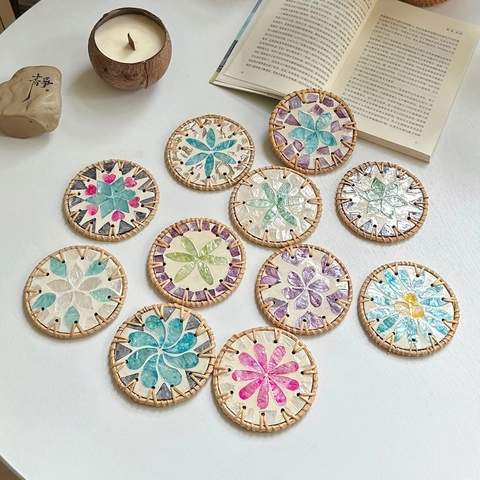 Round Coaster Rattan Shell Mosaic Floral Pattern Heat Resistant Handcrafted Table Decor Desktop Protector