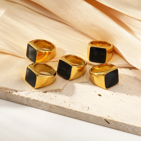 Geometrischer Titanstahl Ring Damen Vergoldet Vintage Schwarz Quadratisch Emaille Siegelring Mode Täglicher Schmuck