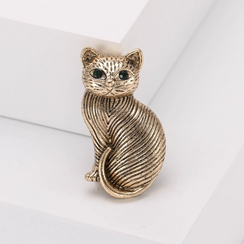 Vintage Alloy Cat Brooch Rhinestone Inlaid Green Eye Animal Lapel Pin For Women Creative Retro Brooch Jewelry Gift