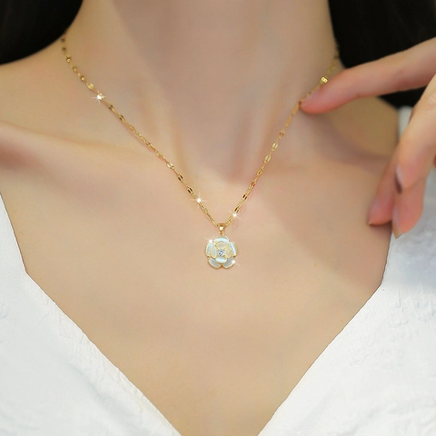 Collana Con Ciondolo Fiore Camelia Acciaio Al Titanio Madreperla Zirconia Elegante Catenina Per Donna