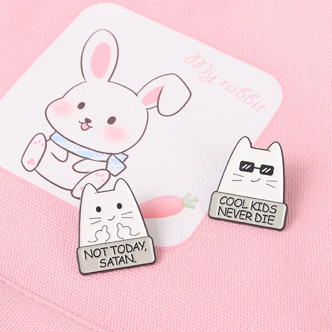 Grappige Cartoon Kat Emaille Brosche Pin Meme Witte Kat Badge Voor Rugzak Kleding Accessoire Zinklegering Sieraden Cadeau