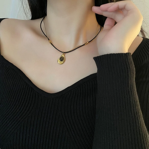 Collier Double Couche Vintage Maillard pour Femmes en Acier Titane avec Pendentif Goutte d'Eau en Oeil de Tigre Collier de Pull