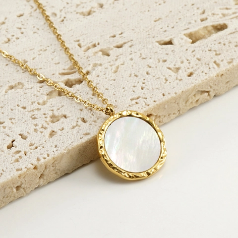 Ronde Hanger Ketting Roestvrij Staal Kunstparelmoer Gehamerde Textuur 18K Verguld Minimalistische Sieraden Vrouwen