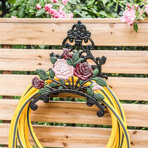 Cast Iron Garden Hose Holder Wall Mounted Decorative Water Pipe Rack European Retro Pastoral Hand Painted Yard Art Decor