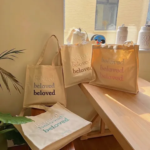 Borsa Tote In Tela Ricamo Lettere Beloved Colore Sfumato Grande Capacità Borsa A Mano Chiusura Magnetica Semplice Estetica