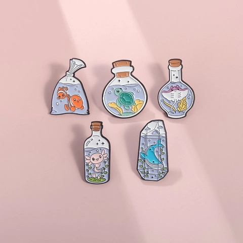 Broche de Aleación de Esmalte de Animales Marinos de Dibujos Animados Tortuga Ballena Pez Payaso Axolote Raya En Botella Insignias