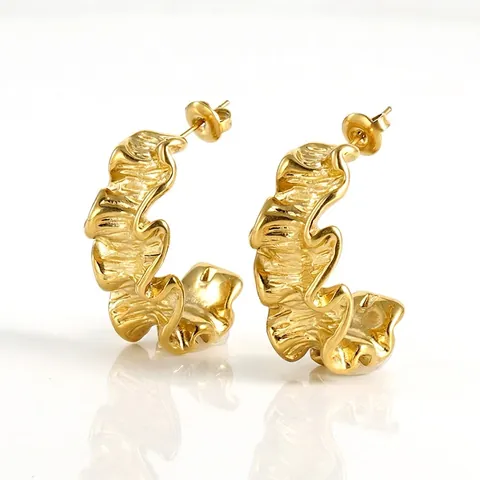 Pendientes De Aro En Forma De C Bañados En Oro De 18K Acero Inoxidable Textura Plisada Irregular Retro Mujer