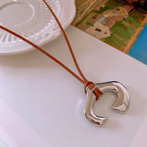 Collier Pendentif En Alliage En Forme De C Irrégulier Avec Corde En Cuir Réglable Longue Chaîne De Pull Pour Femmes