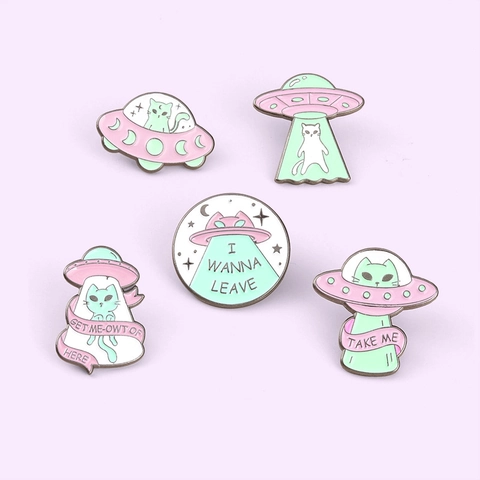 Spille In Smalto Gatto UFO Kawaii Lega Spazio Alieni Per Zaino Vestiti Decorazione Regalo Divertente