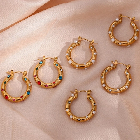 Orecchini A Cerchio In Acciaio Inossidabile Placcato Oro 18K Con Zirconia Colorata E Künstliche Perle Di Imitazione Gioielli Eleganti Donna