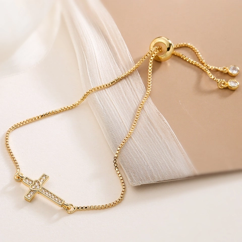 Elegante Bracciale Con Pendente a Croce in Rame Placcato Oro 18K per Donna Catena a Scatola Regolabile Con Zirconia a Cuore