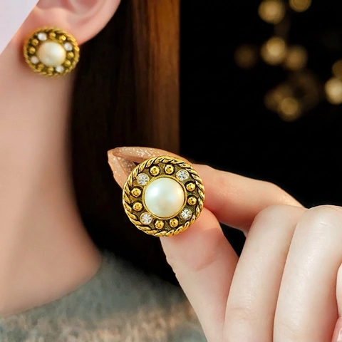 Vintage Round Artificial Pearl Stud Earrings Alloy Rhinestone With Silver Earring Post French Style Luxury Jewelry For Women