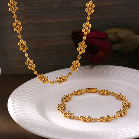 Eleganti Gioielli In Rame Collana E Bracciale Placcato Oro 18K Piccola Sfera Grappolo Di Fiori Minimalista Per Donna